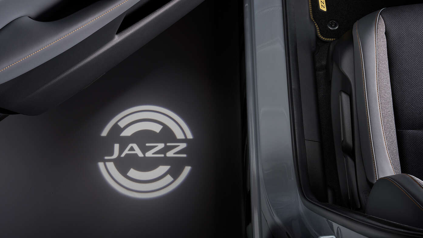 Nærbillede af Honda Jazz Hybrids foldbare bagagerumsinddeler.