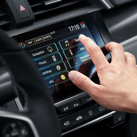 Nærbillede af Honda CONNECT-infotainmentsystem.