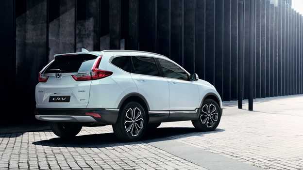 Honda CR-V Hybrid set bagfra, parkeret på gaden