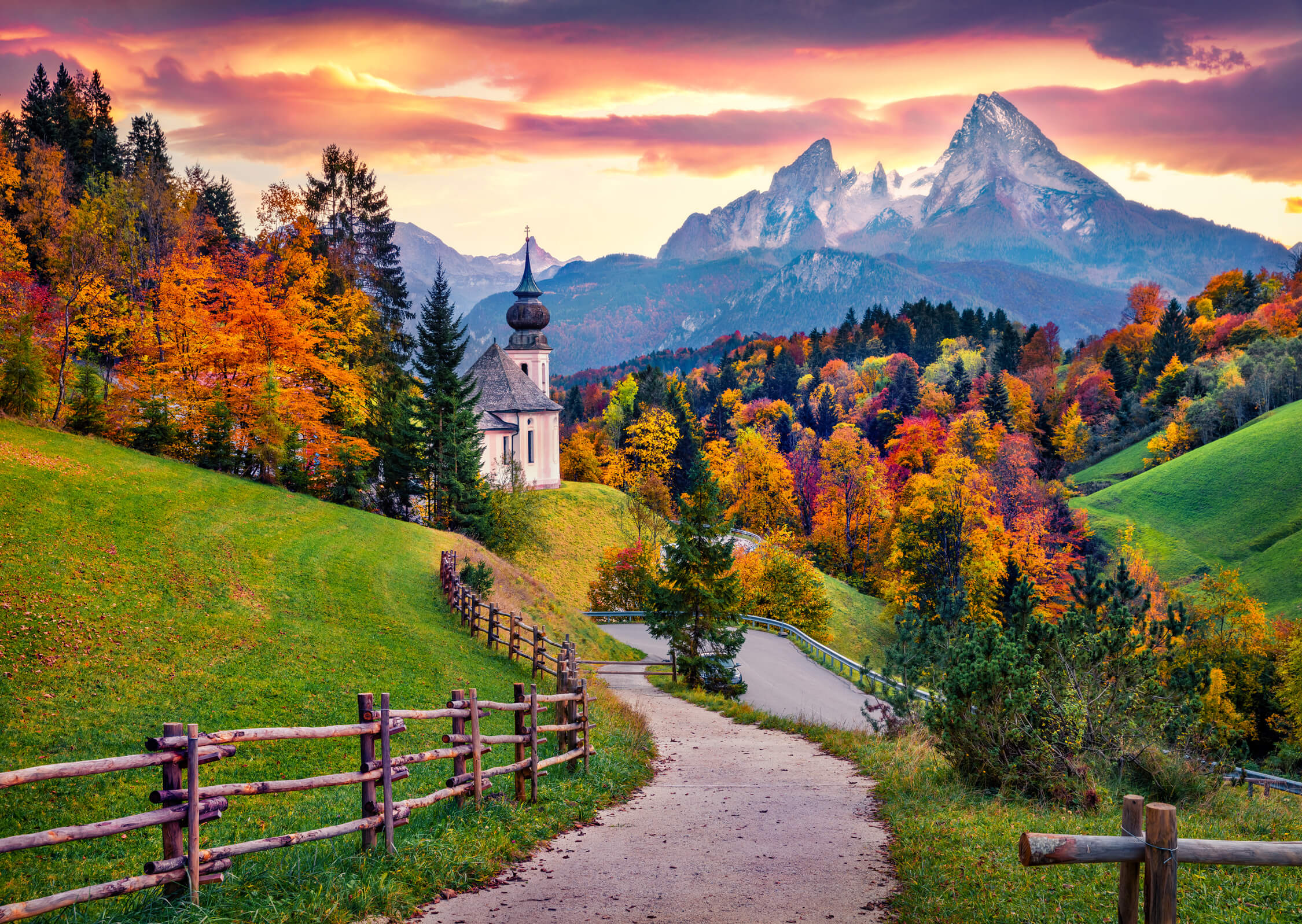 Maria Gern-kirken i Berchtesgaden, skjult blandt bjergene i Bayern, Tyskland
