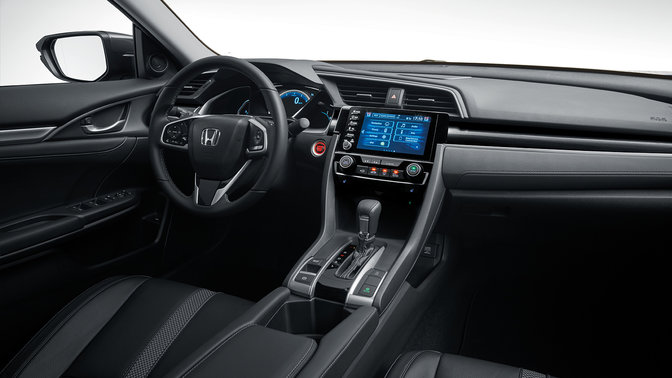 Nærbillede af automatisk gearkasse på Honda Civic 4-dørs.
