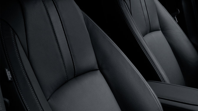 Nærbillede af sæder i Honda Civic 4-dørs.
