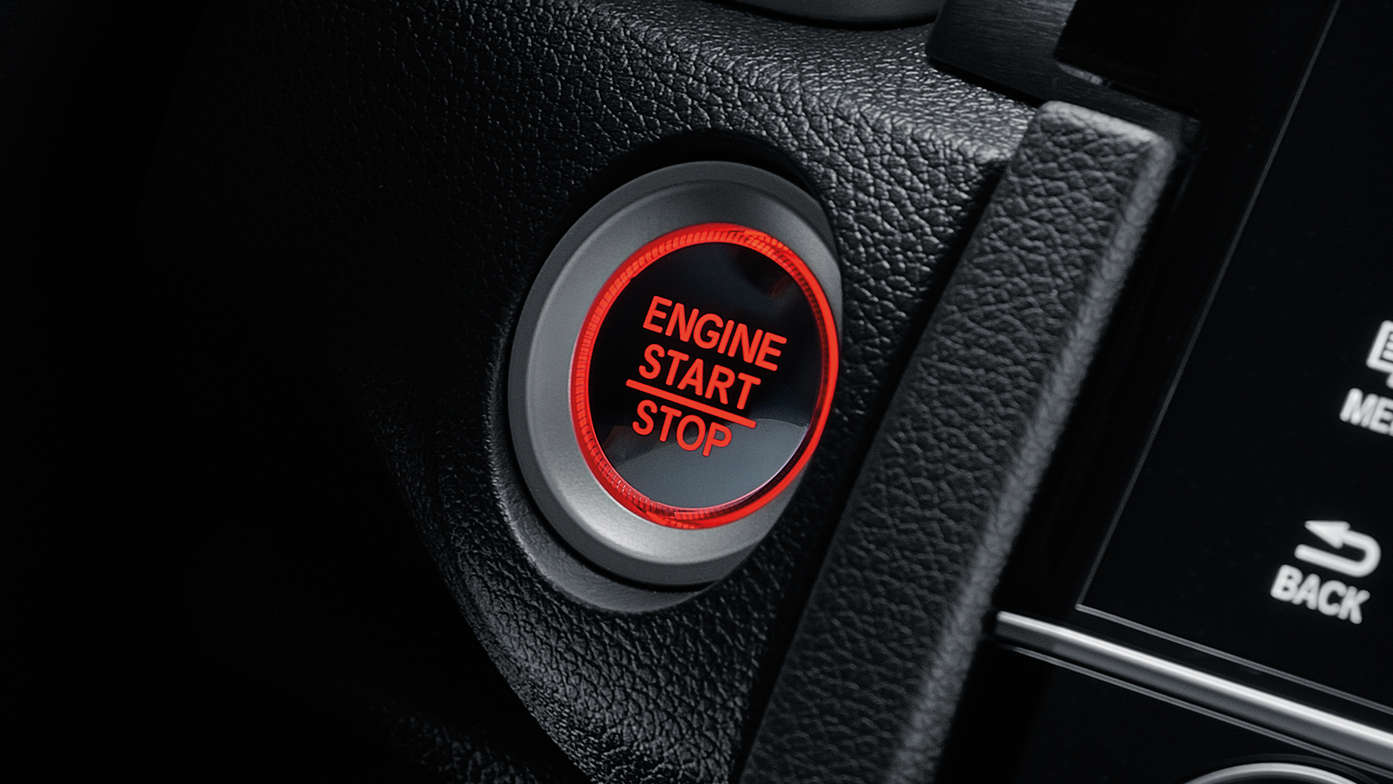 Nærbillede af ENGINE START/STOP knappen i Honda Civic 4-dørs.