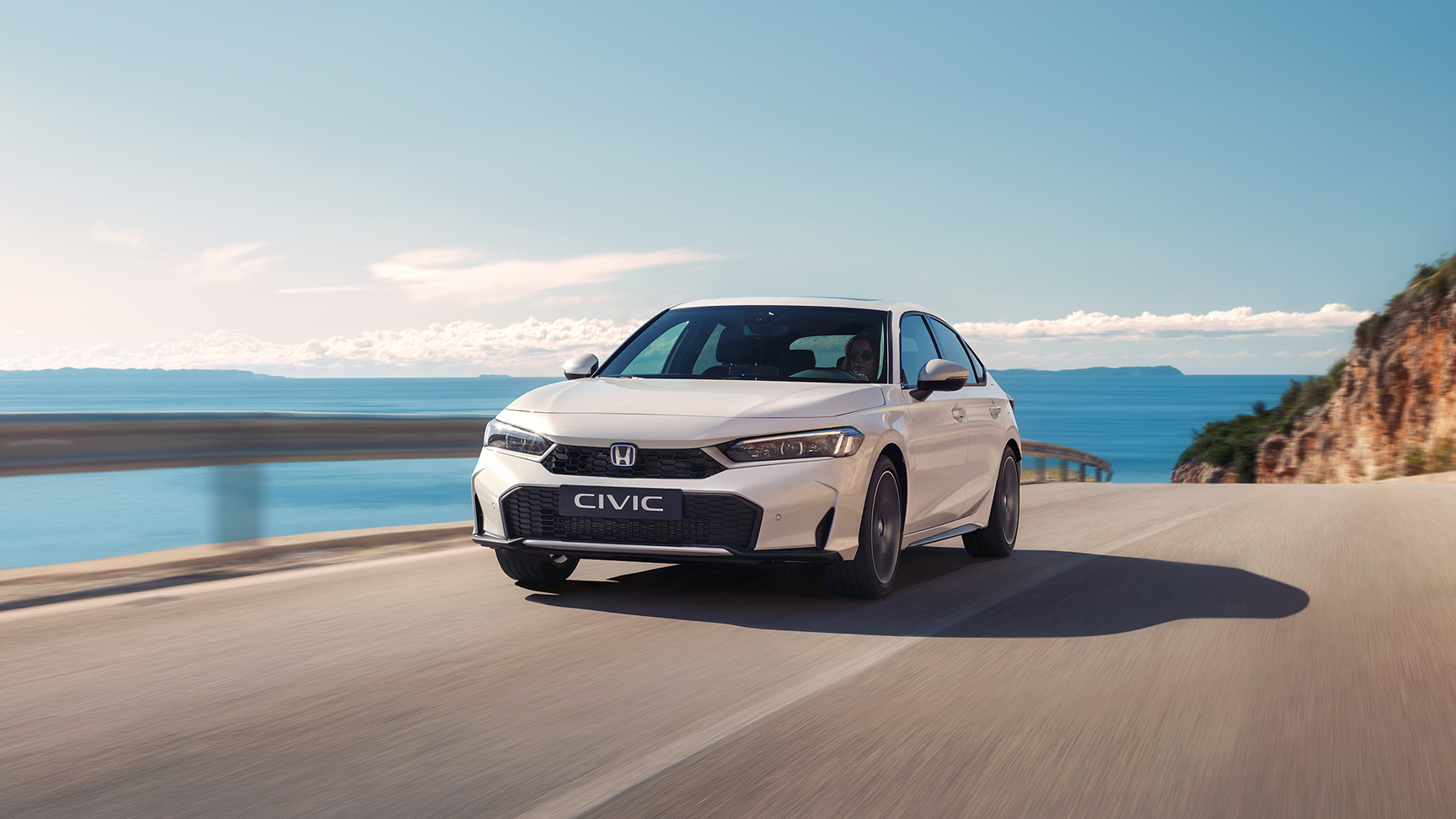 Honda Civic Hybrid i bevægelse på en motorvej.
