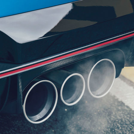 Nærbillede af Civic Type R's udstødning.