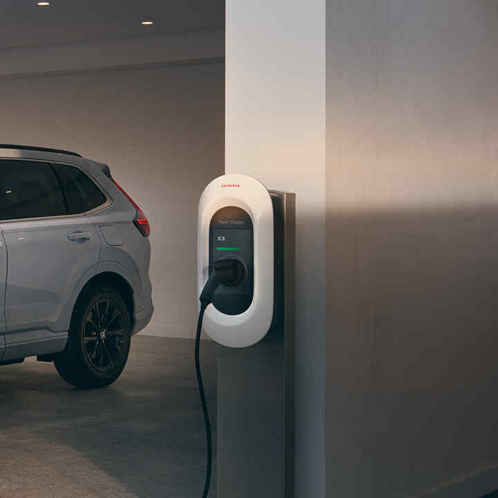 Nærbillede af Honda CR-V Plug-in Hybrid SUV Power Charger.