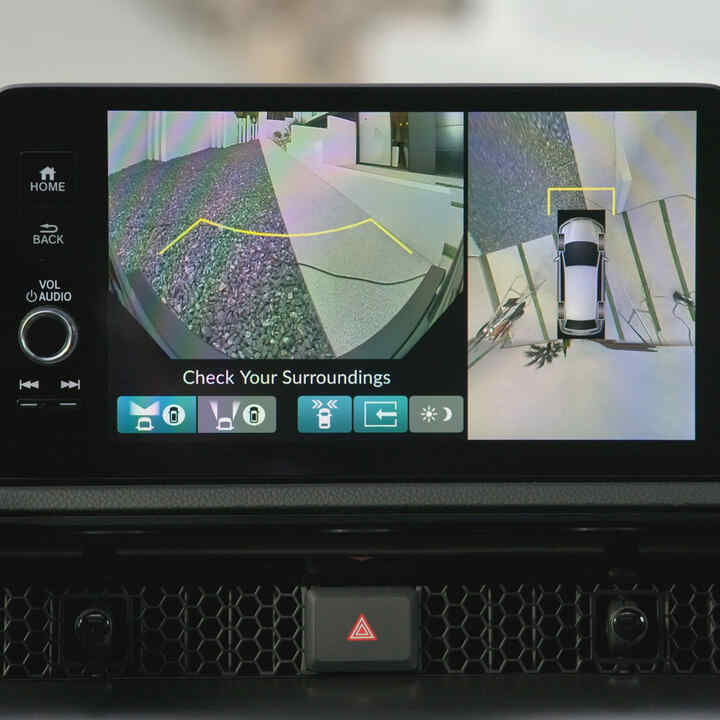 Nærbillede af Honda CR-V Plug-in Hybrid SUV kamerasystem med multivisning.