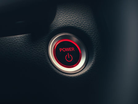 Nærbillede af Honda CR-V Hybrid, start/stop-knappen.