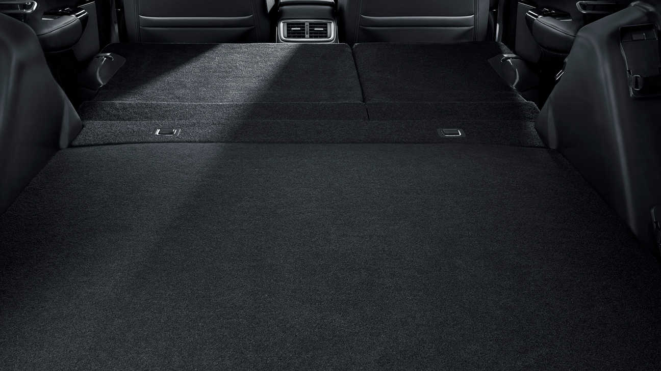 Indvendigt billede af Honda CR-V Hybrid, der viser instruktion til nedfældning af sæder.