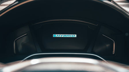 Nærbillede af Honda CR-V Hybrid-drivlinjesystem.