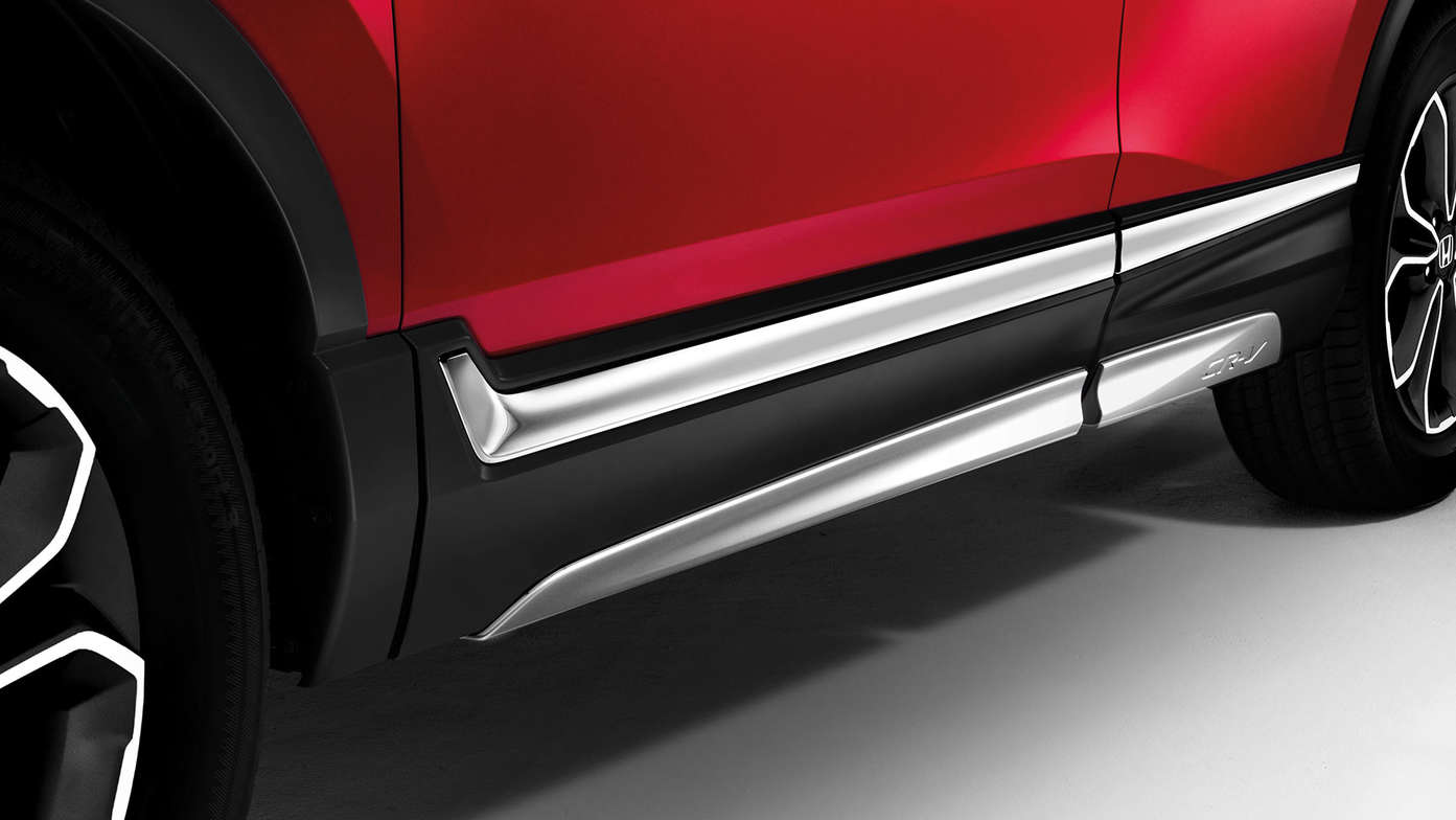 Nærbillede af Honda CR-V Hybrid med designelementer nederst på siden.