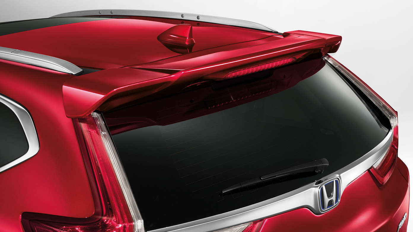 Nærbillede af Honda CR-V Hybrid med hækspoiler.
