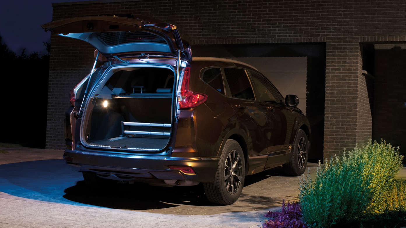 Honda CR-V Hybrid med den nye bagklapbelysning, set bagfra