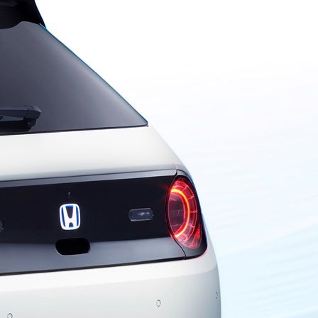 Honda Urban EV-konceptbilen set skråt bagfra.