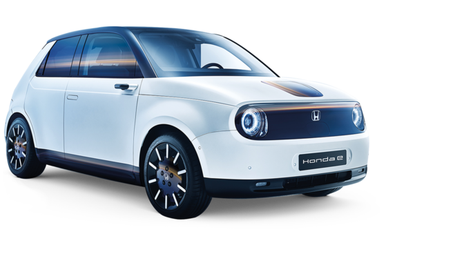 Honda e, som bakker ind på en parkeringsplads