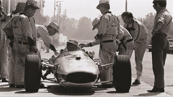 Soichiro Honda under forberedelse til vores allerførste Formel 1 løb i 1964 ved Ungarns Grand Prix.