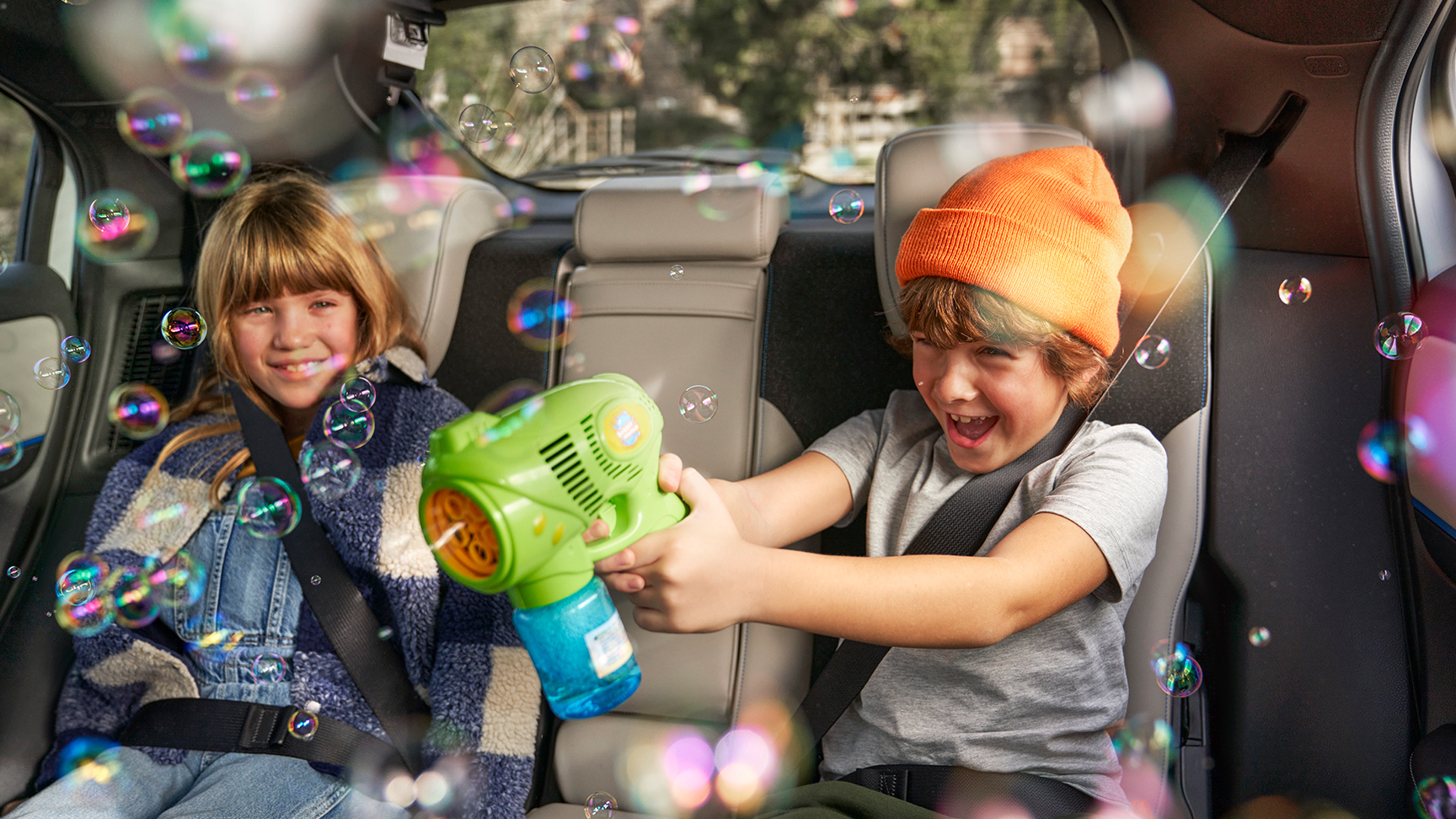 Familie inde i Honda HR-V. 