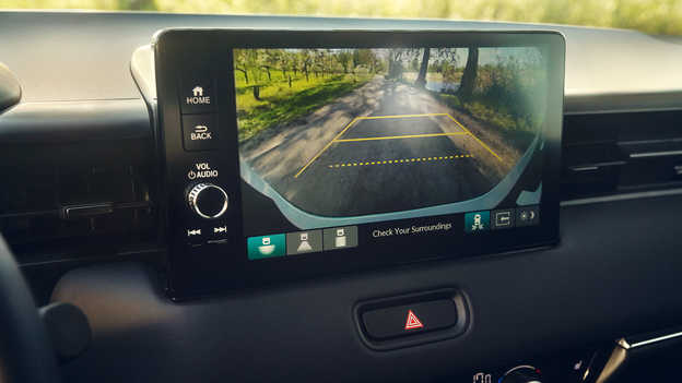 Bakkamera, der viser vidvinklen over området direkte bagved køretøjet på 9"-skærmen