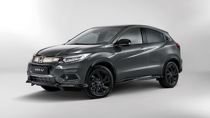 Honda HR-V Sport, set skråt forfra.