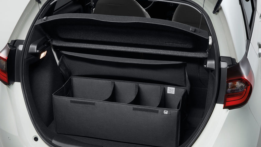 Nærbillede af Honda Jazz Hybrids foldbare bagagerumsinddeler.
