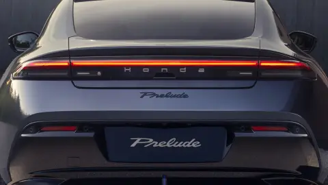 Billede af Honda Prelude instrumentbræt.