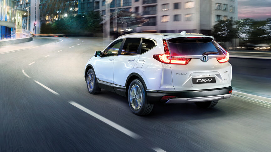 Honda HR-V set forfra på landevej