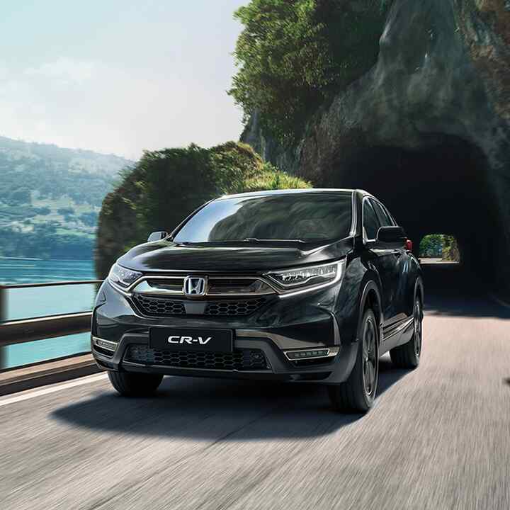 Honda CR-V Sportline med havudsigt i baggrunden