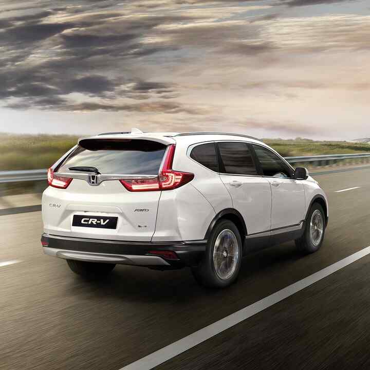 Honda CR-V på vej gennem landskabet