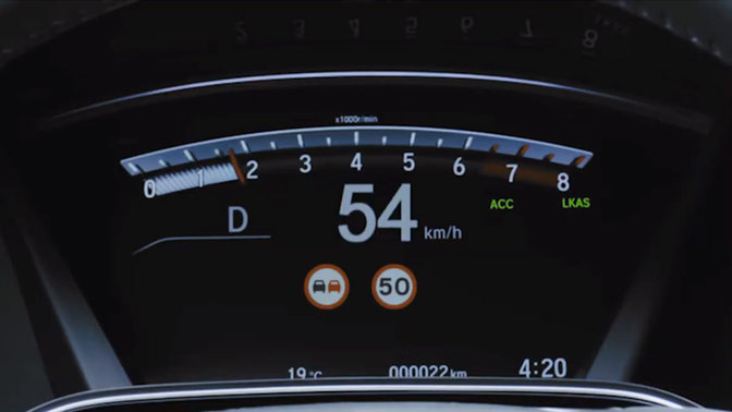 Speedometer, der viser systemet til registrering af trafikskilte