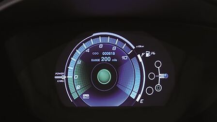 Nærbillede af instrumenter i Honda.