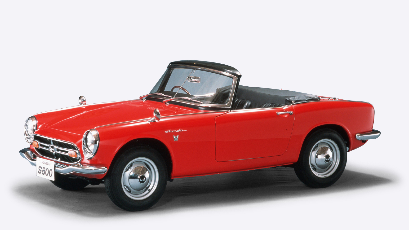 Honda S800, set skråt forfra.