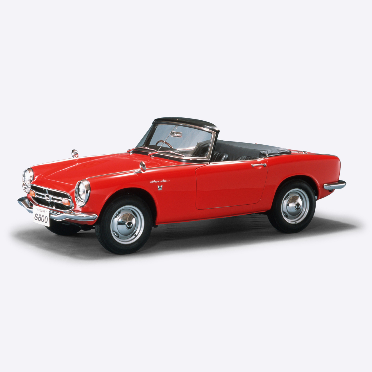 Honda S800, set skråt forfra.