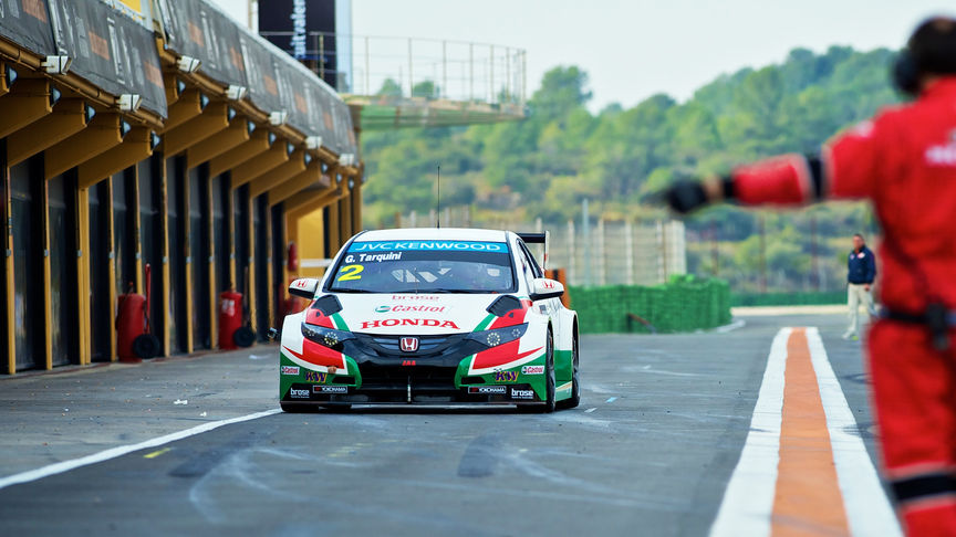 Honda Civic, der bruges som racerbil, set forfra.