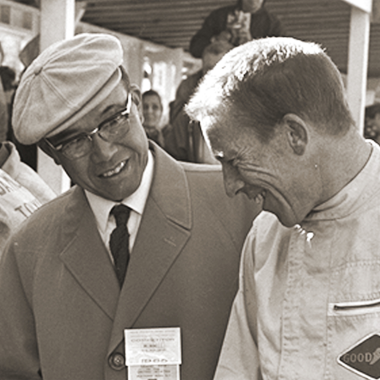 Soichiro Honda og Richie Ginther ved racerbane.