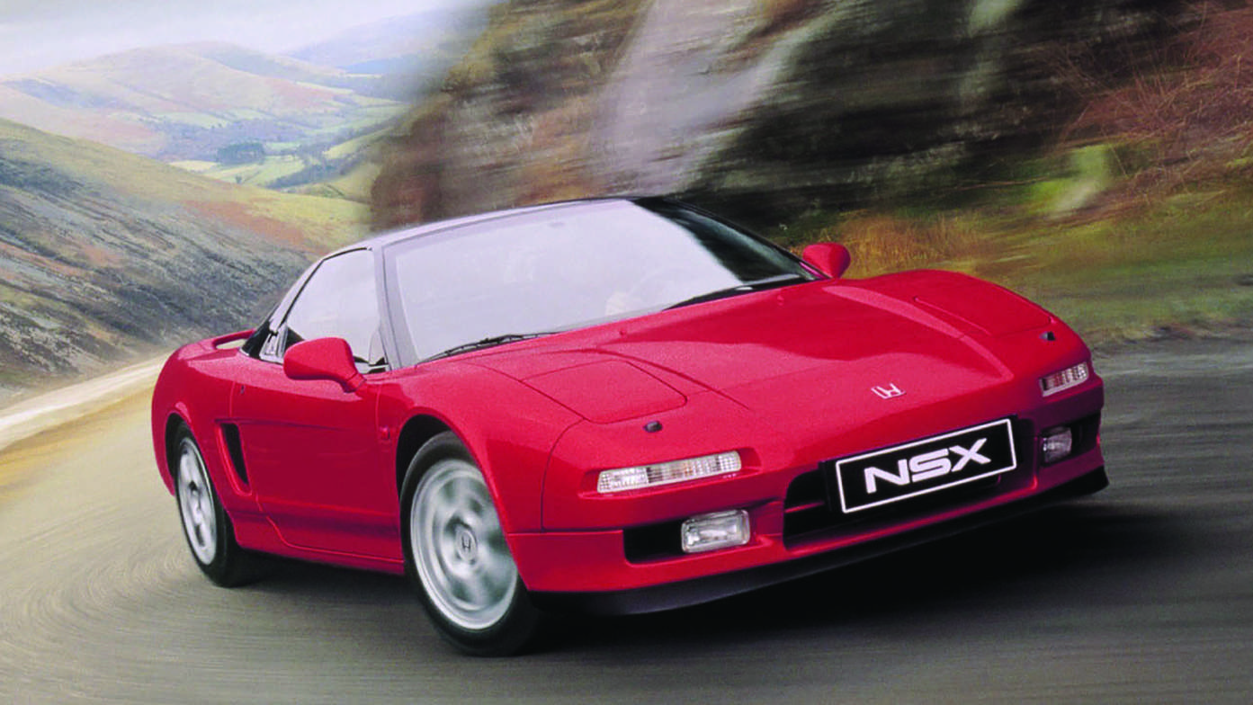 Honda NSX i bjerge, set skråt forfra.