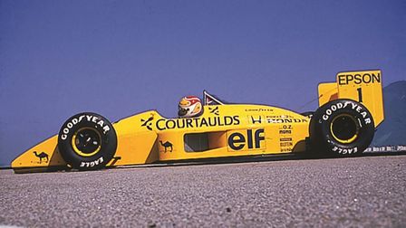 Lotus-Honda Formel 1-bil, set fra siden.
