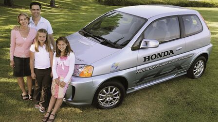 Den første familie, der købte en Honda FCX.